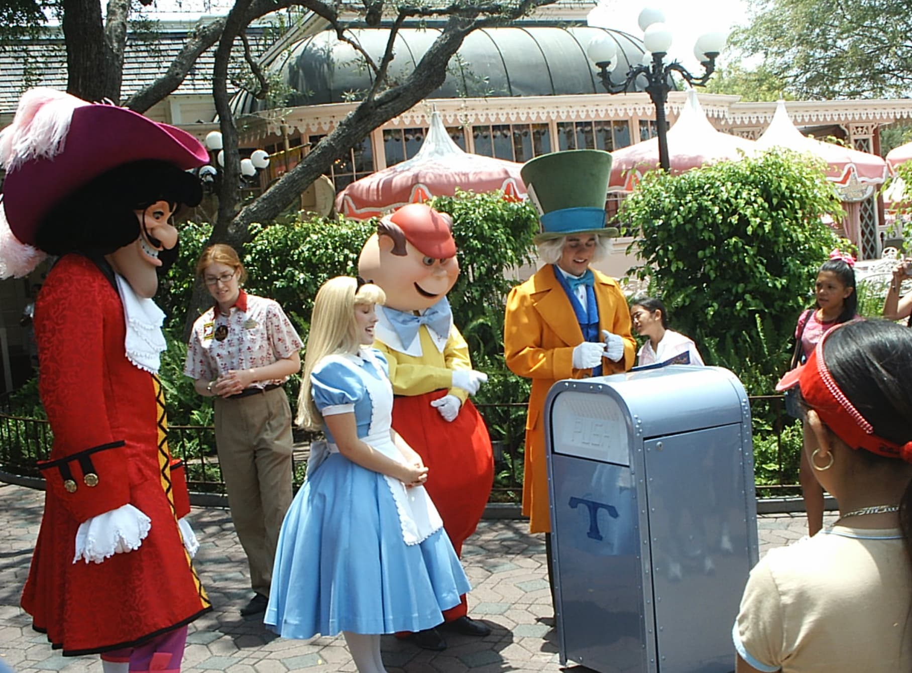 disneyland trash can costume - Push T